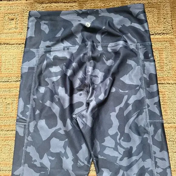 Bally - Women’s Leggings - Camo Print - Picture 7 of 8